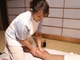 盗撮 出張マッサージエステ嬢に勃起チ○ポ擦りつけたらマン汁びっちょり！？2人きりの密室で生々しい濃厚セックスナマ中出し！！　サンプル画像02